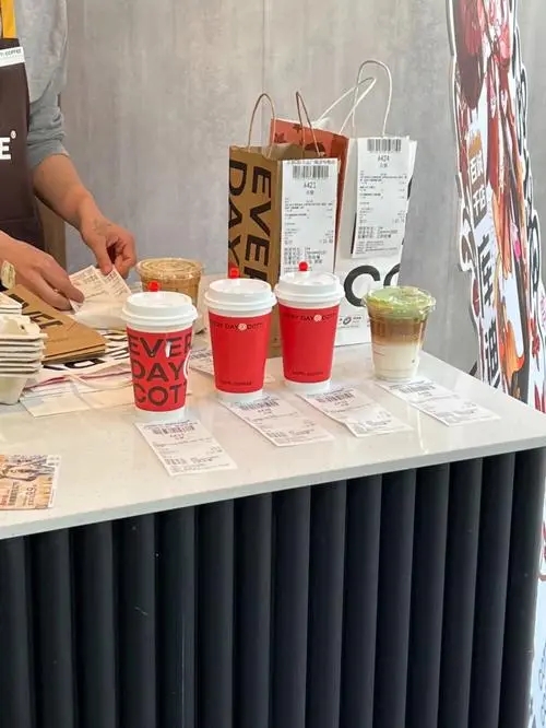 库迪咖啡加盟总部电话——400-088-2802